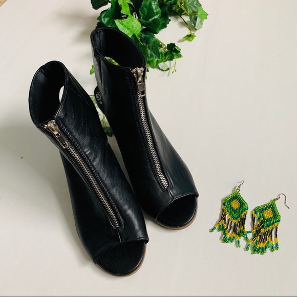 Brash Shoes - Brash Black Zip Front Peep Toe Sandals 8M